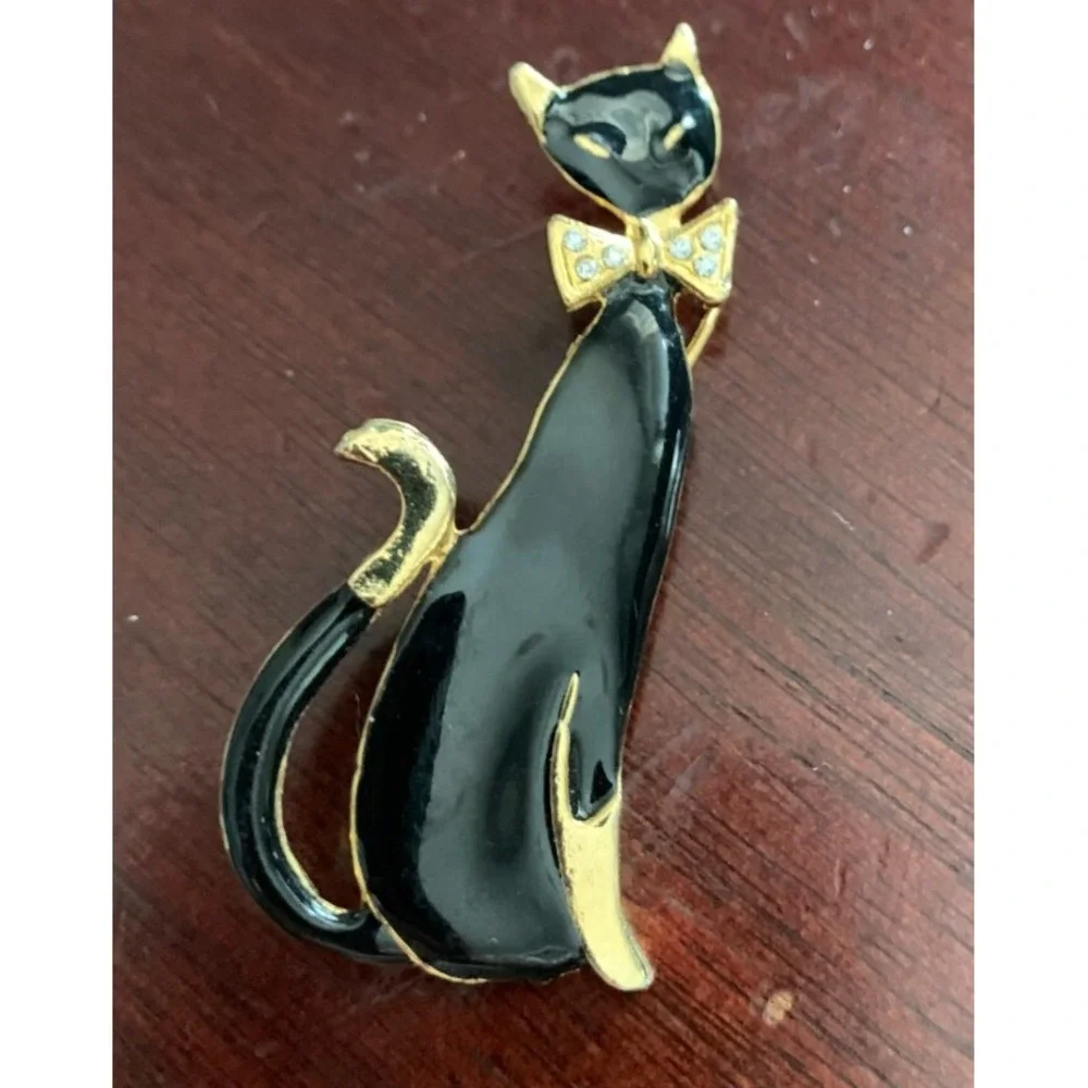 Vintage Black Enamel and Gold Cat Brooch Good Condition